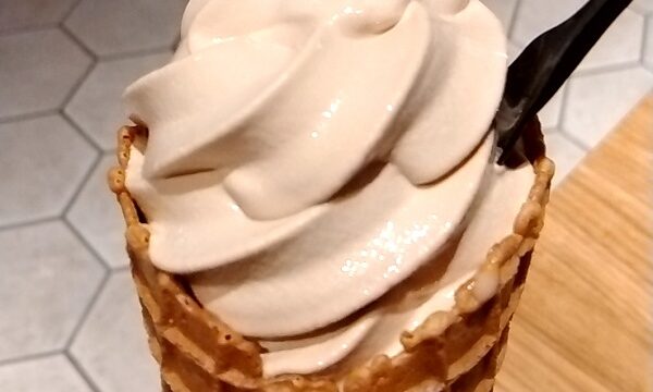 【優待利用】クリエイト・レストランツ・ホールディングス[クリレス] （3387）の「横濱焙煎珈琲」で「カフェオレソフトクリーム」を食べて、「スパイシービーフカレーパン」持ち帰りしました！