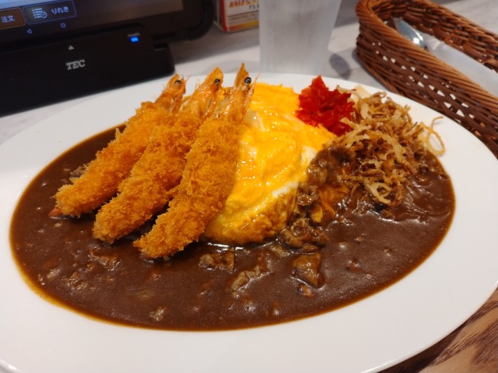 吉野家ホールディングス （9861）【株主優待利用】カレー専門店 もう～とりこで「オム玉＋エビフライトッピング」を注文！