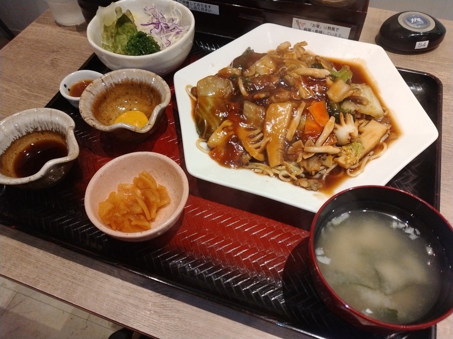 大戸屋HD(2705)【株主優待利用】大戸屋で「春野菜と海鮮の黒酢あんかけ焼きそば定食」を注文！