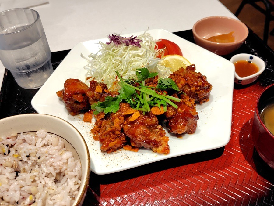 大戸屋HD(2705)【株主優待利用】大戸屋で麻辣だれのスパイス唐揚げを注文!