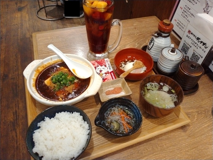 NATTY SWANKY HD(7674)【株主優待利用】肉汁餃子のダンダダンでダンダダンコラボ実施中！麻婆豆腐定食、ターボババアの妖宴ドリンク(アイスティー)！