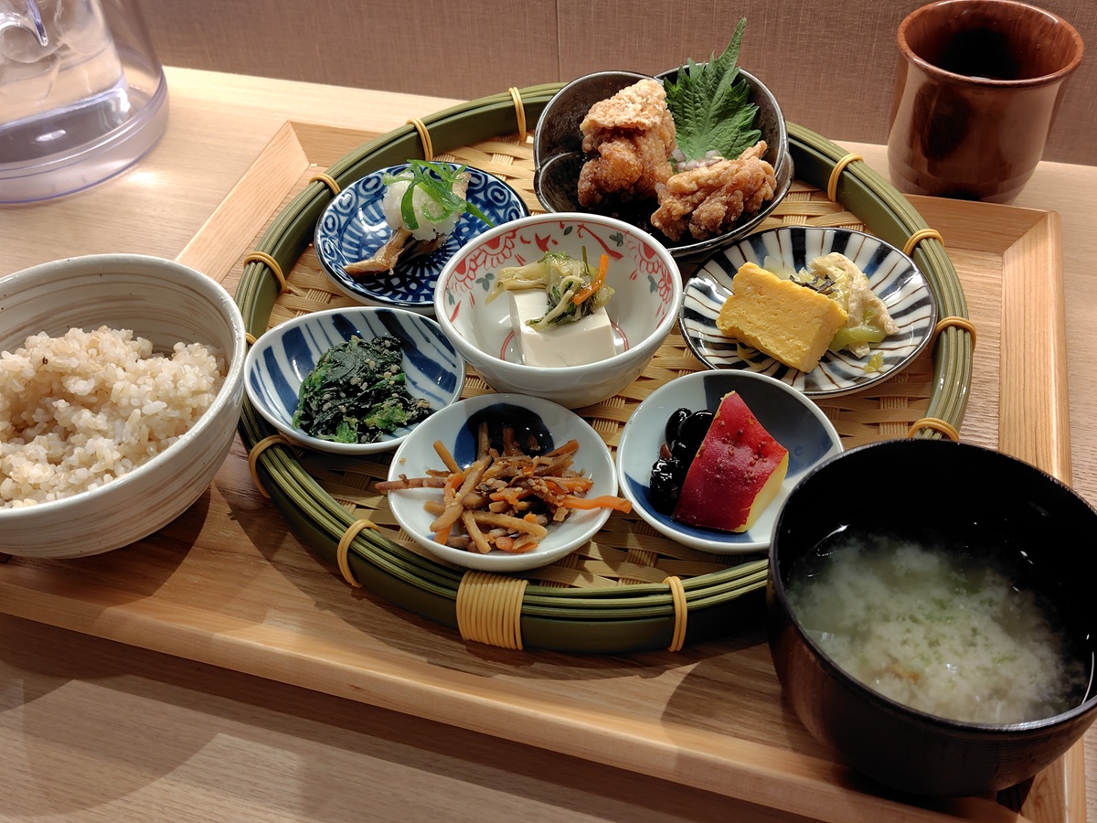 モスフードサービス (8153)【株主優待利用】玄米食堂あえんであえんの里山定食!