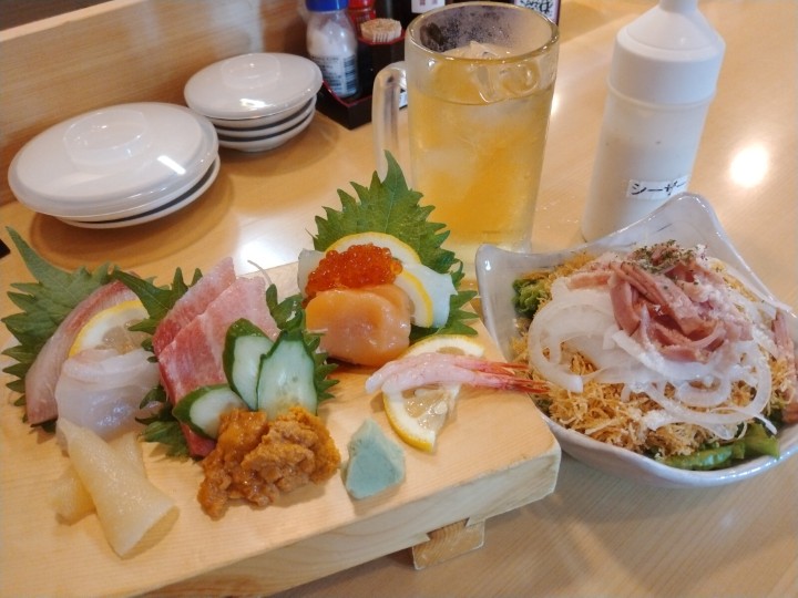 ヨシックス (3221)【株主優待利用】や台ずしで ぜいたく刺盛（ハーフ）、本まぐろざんまい寿司4貫、じゃがいもパリパリサラダ(ハーフ)、揚げ出し豆腐(ハーフ)、ジャスミン茶！