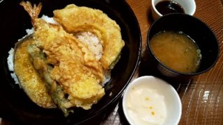 【優待ご飯】すかいらーくホールディングス （3197）の「ガスト」で「江戸前風海老天丼（味噌汁・漬物付き）」を食べてきました♪