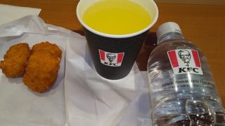 【優待ご飯】日本KFCホールディングス （9873）の「ケンタッキー」で「ホットレモネード、KFC富士山の天然水、ナゲット」を食べてきました♪