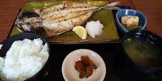 【優待ご飯】コロワイド （7616）の「北海道」で「本日の焼き魚定食（アジの開き）」を食べてきました♪