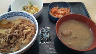 【優待ご飯】吉野家ホールディングス （9861）の「吉野家」で「ねぎ山椒牛丼、あさり汁、キムチ」を食べてきました♪