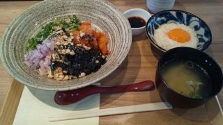 【優待ご飯】アークランドサービス(3085)の「東京とろろそば」で「キムチとろろ麦めし」を食べてきました♪