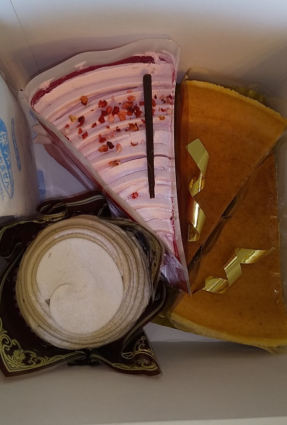 【優待利用】不二家 （2211）の「不二家洋菓子店」で「ストロベリーザクザクチョコケーキ（玄米入り）、笠間産和栗のモンブラン、プレミアム濃厚ベイクドチーズケーキ」を買ってきました♪