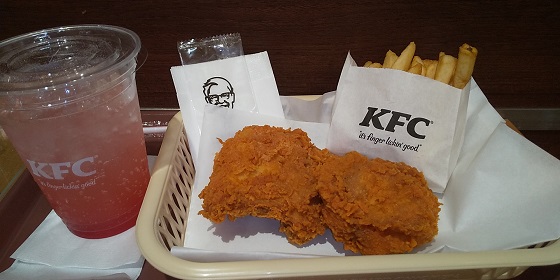 【優待ご飯】日本KFCホールディングス （9873）の「ケンタッキー」で「レッドホットチキン、ポテトL、トロピカルレモネードソーダ」を食べてきました♪♪