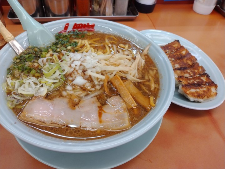 丸千代山岡家(3399)【株主優待利用】山岡家で「たっぷり生姜醤油ラーメン(大盛)、特製餃子セット」を注文！