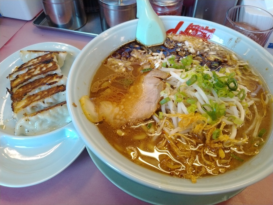 丸千代山岡家(3399)【株主優待利用】山岡家で「期間限定 焦がし醤油ラーメン(大盛)、餃子セット」を注文！