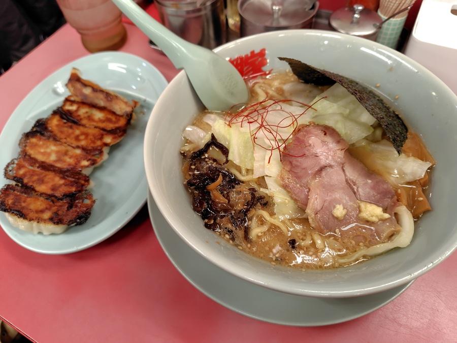 丸千代山岡家(3399)【株主優待利用】山岡家で「期間限定 濃厚白みそとんこつラーメン、餃子セット」を注文！