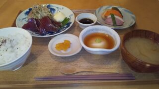【優待ご飯】DDホールディングス （3073）の「京都石塀小路豆ちゃ」で「週替わり御膳(カツオのたたき)」を食べてきました♪