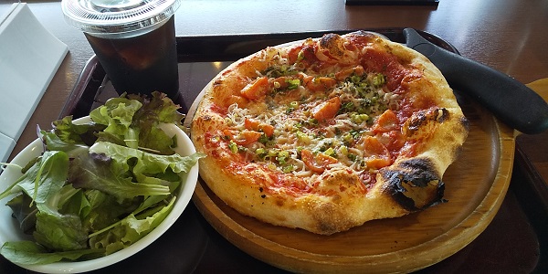 【優待ご飯】松屋フーズホールディングス （9887）の「cafe terrasse verte （カフェ・テラス・ヴェルト）」で「しらすとチェリートマトのピザセット」を食べてきました♪