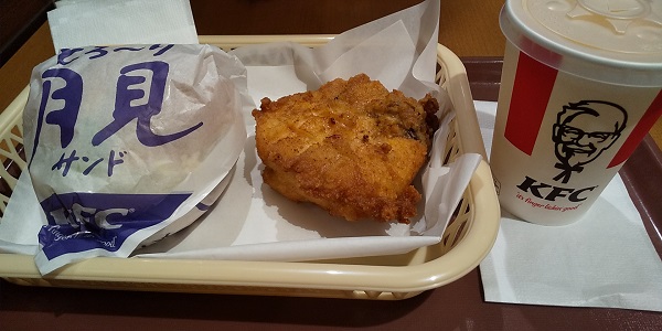 【優待ご飯】日本KFCホールディングス （9873）の「ケンタッキー」で「とろ～り月見チーズ チキンフィレサンド、オリジナルチキン(無料お試し券)、ドリンクS(なっちゃんすっきりオレンジ)」を食べてきました♪
