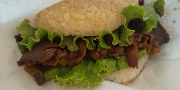 【優待ご飯】モスフードサービス （8153）の「モスバーガー」で「モスライスバーガー焼肉、ホットドッグ、まぜるシェイク 東京小平ブルーベリー」を食べてきました♪
