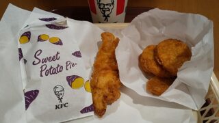 【優待ご飯】日本KFCホールディングス （9873）の「ケンタッキー」で「カーネルクリスピー、ナゲット5ピース、スイートポテトパイ、ドリンクS」を食べてきました♪