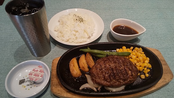 【優待ご飯】SFPホールディングス （3198）の「前川珈琲レストラン」で「阿蘇の赤牛ハンバーグ」を食べてきました♪