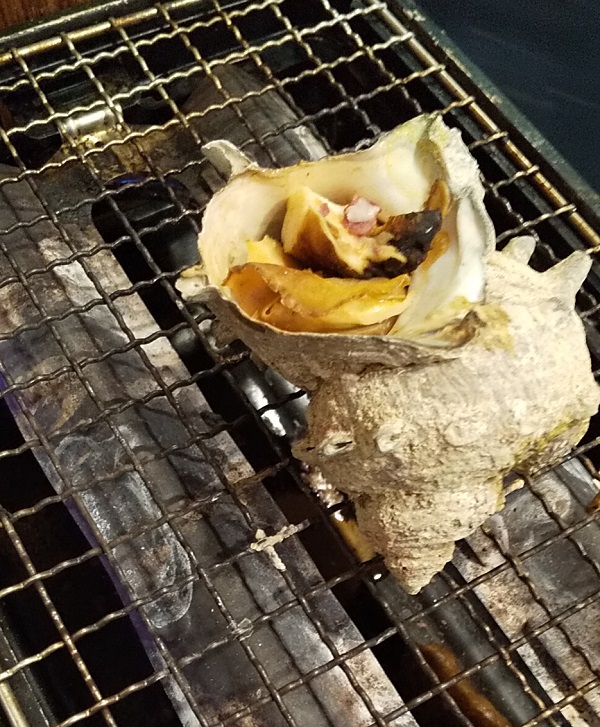 【優待ご飯】SFPホールディングス （3198）の「浜焼ドラゴン」で「鉄皿ホルモン焼き、サザエの壺焼」を食べてきました！