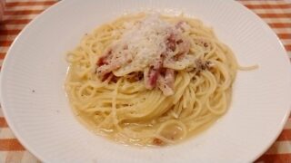【優待利用】東和フードサービス （3329）の「イタリアンダイニングDoNA」で「今週のパスタ(パルミジャーノチーズとベーコンのスパゲッティ)、サラダ、マッシュルームのスープ」を食べてきました♪