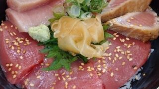 【優待利用】一家ホールディングス(7127) の「寿司トおでん にのや」で「海鮮バラちらし丼(並)、本マグロ丼」を持ち帰り！