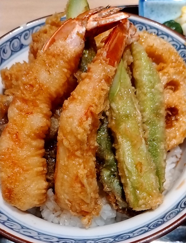 アークランドサービス(3085)【優待利用】「魚新」で「特製天丼」を食べてきました♪ 季節を感じる天ぷらを楽しめるお店！
