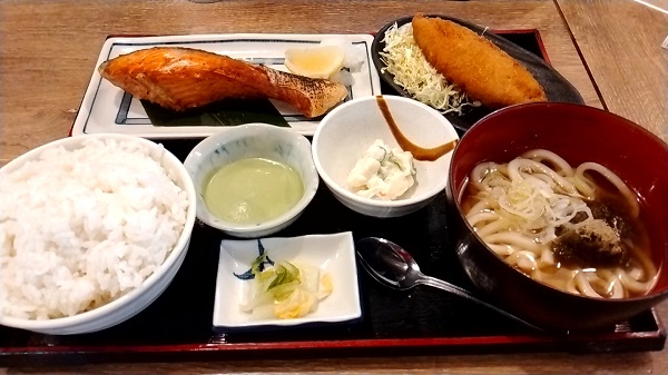 SFPホールディングス （3198）【優待利用】「磯丸水産」で「厚切り甘塩鮭定食」を食べてきました！