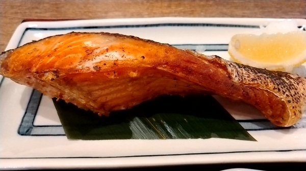 SFPホールディングス （3198）【優待利用】「磯丸水産」で「厚切り甘塩鮭定食」を食べてきました！