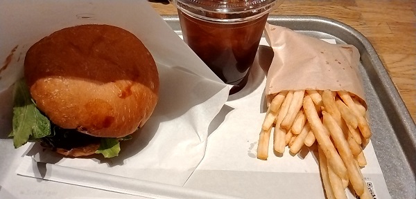 ユナイテッド＆コレクティブ （3557）【優待利用】「the 3rd Burger（ザ・サードバーガー）」で「テリヤキバーガー、ポテトS、アイスティー」を食べてきました♪