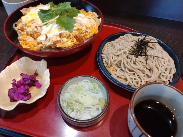 サガミホールディングス （9900）【株主優待利用】 「サガミ」でこだわり豚ロースかつ丼とそば！