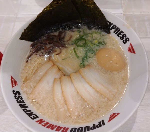 力の源ホールディングス (3561)【株主優待利用】 「IPPUDO RAMEN EXPRESS」で「博多流 スペシャルとんこつ、横浜流 しょうゆ豚骨」を食べてきました♪ 博多発祥のラーメン専門店「一風堂」のフードコート専門業態！