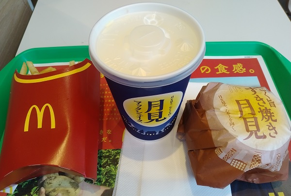 日本マクドナルドホールディングス (2702)【株主優待利用】「こく旨 すき焼き月見、ポテトL、月見マックシェイク」を食べてきました！