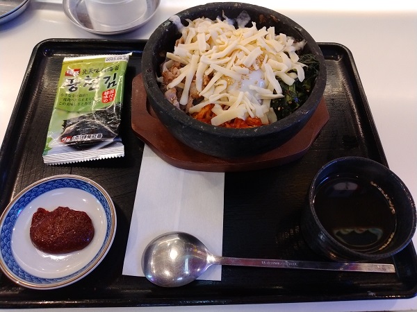 一家ホールディングス(7127) 【株主優待利用】「ハンサム」で「チーズ石焼ビビンバ定食(スープ、韓国海苔、ユッケジャン付き)」を食べてきました！リーズナブルに韓国料理を楽しめるお店！