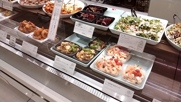 ロック・フィールド(2910)【株主優待利用】「RF1(アールエフワン)」で「揚げ春巻き、海藻と生姜じゃこのサラダ」を購入！野菜の鮮度を大切にしたサラダをはじめ、多彩なSOZAIを展開するお店！