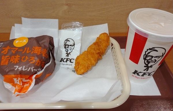 日本KFCホールディングス(9873)【株主優待利用】「ケンタッキー」で「オマール海老の旨味ひろがるチーズフィレバーガー、クリスピー、ドリンクM(なっちゃんすっきりオレンジ)」を食べてきました♪パーティーバーレル予約！