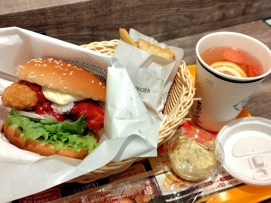 トーメンデバイス(2737)【株主優待利用】QUOカードPayでフレッシュネスバーガー!北海道産オオズワイガニのクリームコロッケバーガー、あまおうのレモネード、3種ハーブが香る揚げたてフライドポテト!