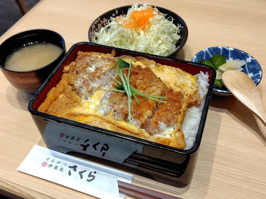 トーメンデバイス(2737)【株主優待利用】QUOカードPayでとんかつ神楽坂さくら!ロースかつ重(大盛)を注文!