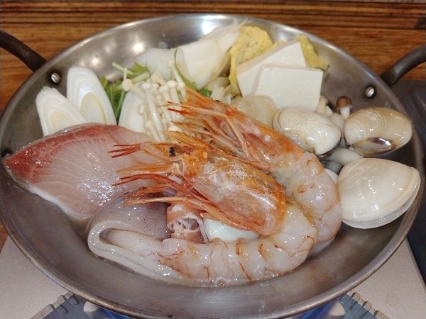 SFPホールディングス(3198)【株主優待】「磯丸水産」で「磯丸鍋、〆のうどん」を食べてきました！魚介の旨味がたっぷりの鍋！