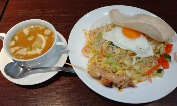 あさくま(7678)【株主優待利用】「ワヤン･バリ 六本木店」で「焼きのビーフン(スープ、ドリンク付き)」を食べてきました♪