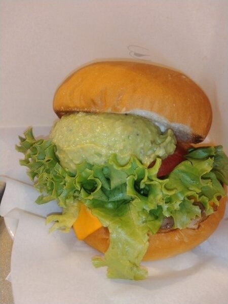 ユナイテッド＆コレクティブ (3557)【株主優待利用】the 3rd Burgerで「アボカドチーズバーガー、ポテト、アイスコーヒー」を注文！