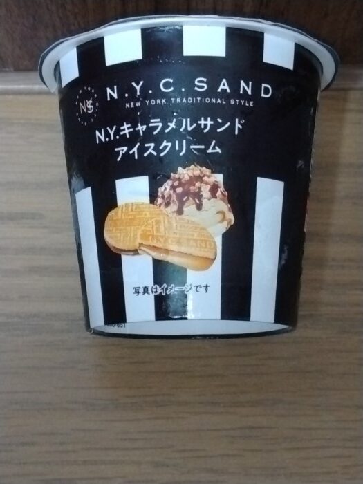 稲畑産業(8098)【株主優待利用】クオカードで「Ｎ.Ｙ.キャラメルサンドアイスクリーム、リッチスカッチサンド&Wチョコレートアイス」を購入！