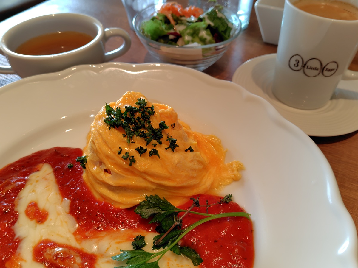 きちりホールディングス(3082)【株主優待利用】3 Little Eggsでとろけるモッツアレラチーズとクラシックトマトソース、ドリンク、サラダセット!