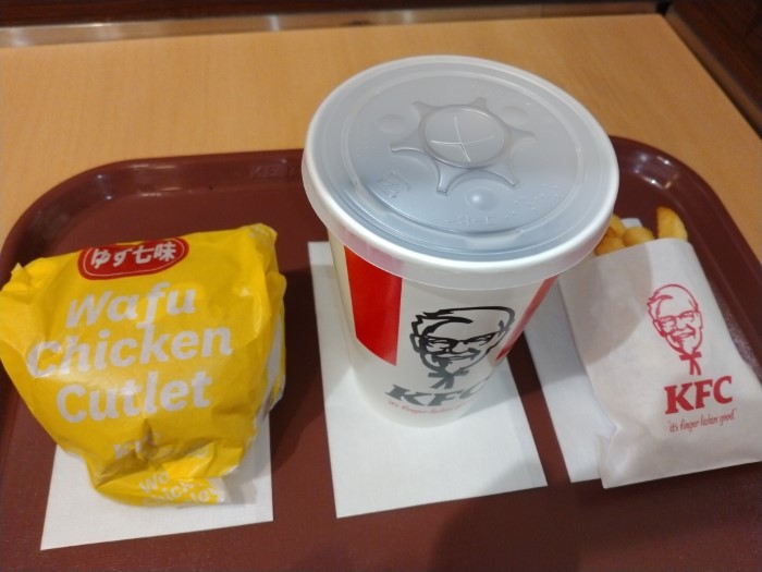 日本KFCホールディングス(9873)【株主優待利用】ケンタッキーで「和風チキンカツバーガー 本格ゆず七味セット」を注文！