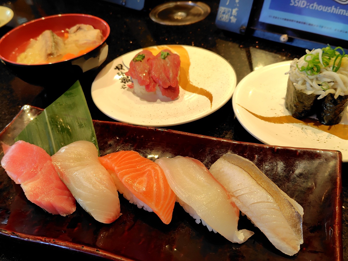 銚子丸(3075)【株主優待利用】銚子丸で四国の海フェア!劇団セット 春彩、桜肉にぎり、釜揚げしらす軍艦、ミレービスケットアイス!