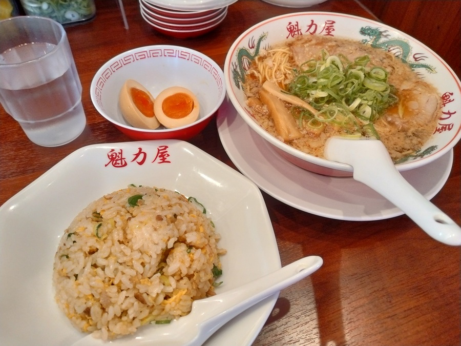 魁力屋(5891)【株主優待利用】ラーメン魁力屋で「京都背脂醤油ラーメン、クーポンで味玉、焼きめし(小)」！