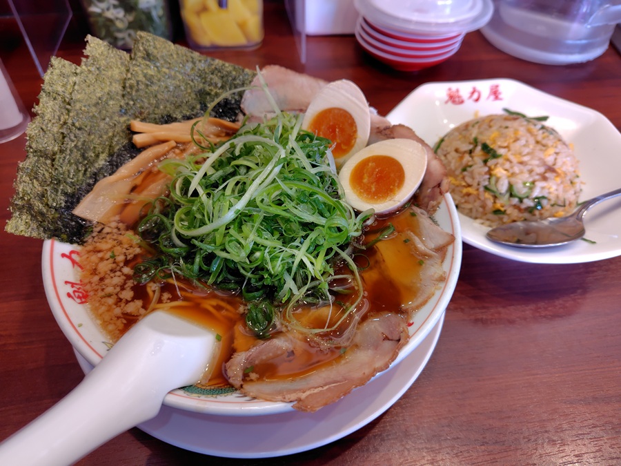 魁力屋(5891)【株主優待利用】ラーメン魁力屋で京都背脂醤油”極み”全部のせラーメン、焼きめし(小)!