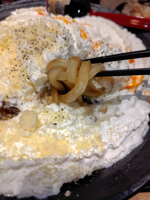 ガーデン(274A)【株主優待利用】山下本気うどんでランチDセット!白いクリームチーズカレーうどん、 まぐろ節のTKG丼を注文!