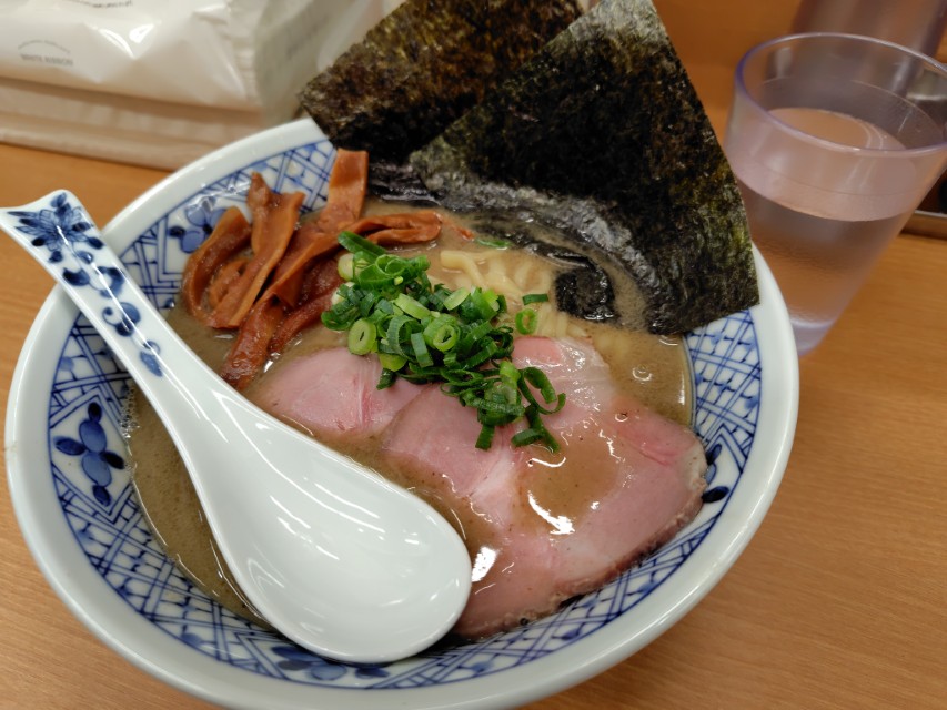 INGS(245A)【調査】煮干中華そば すず松で特製中華そばを注文!