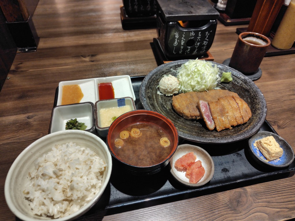 サンマルクHD(3395)【株主優待利用】牛かつもと村で牛かつ定食(1.5枚)!小鉢3種付き!
